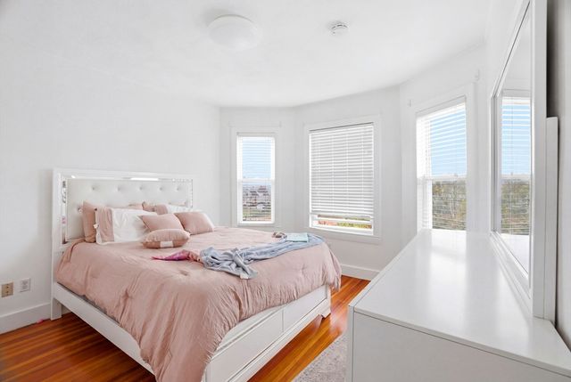 77 Swan St, Everett, MA 02149