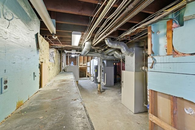 77 Swan St, Everett, MA 02149