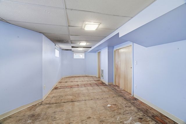 77 Swan St, Everett, MA 02149