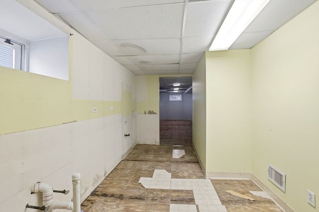 77 Swan St, Everett, MA 02149