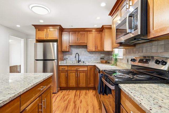 77 Swan St, Everett, MA 02149