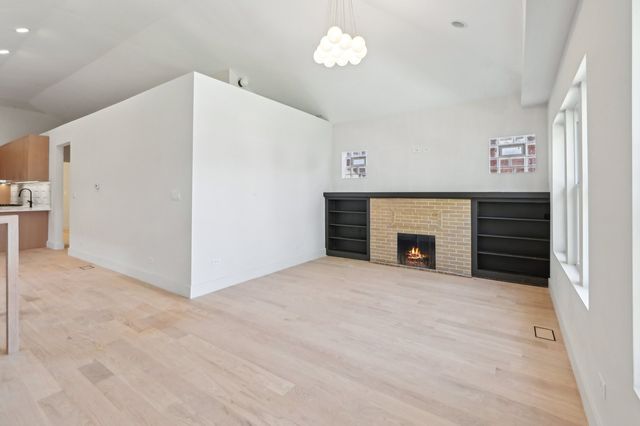 7930 S Kenwood Avenue, Chicago, IL 60619
