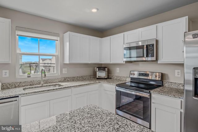 31 COSTILLA WAY, Hedgesville, WV 25427