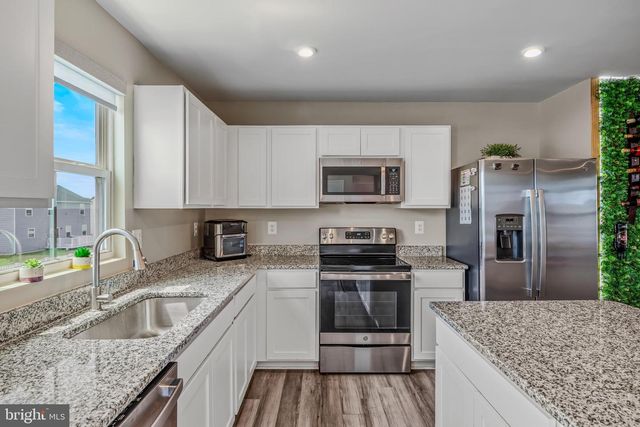 31 COSTILLA WAY, Hedgesville, WV 25427