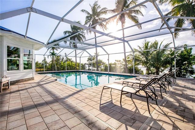 12201 Shoreview DR, Matlacha, FL 33993