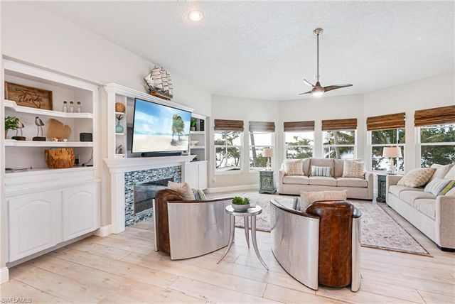 12201 Shoreview DR, Matlacha, FL 33993