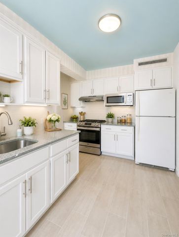 13950 35 Avenue F, Flushing, NY 11354