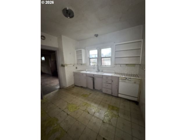 6422 Se CARLTON St, Portland, OR 97206