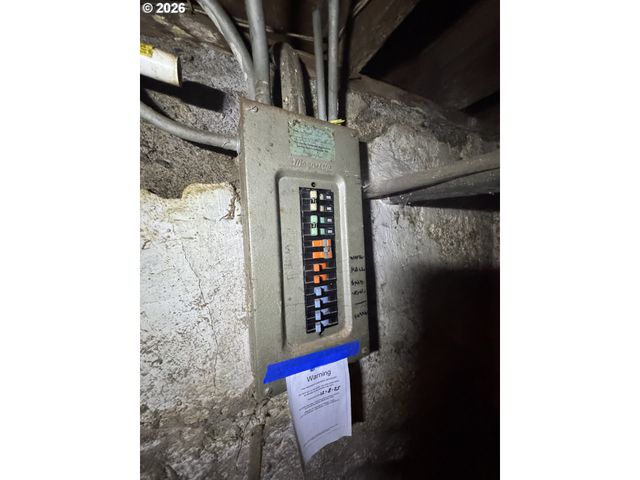 6422 Se CARLTON St, Portland, OR 97206