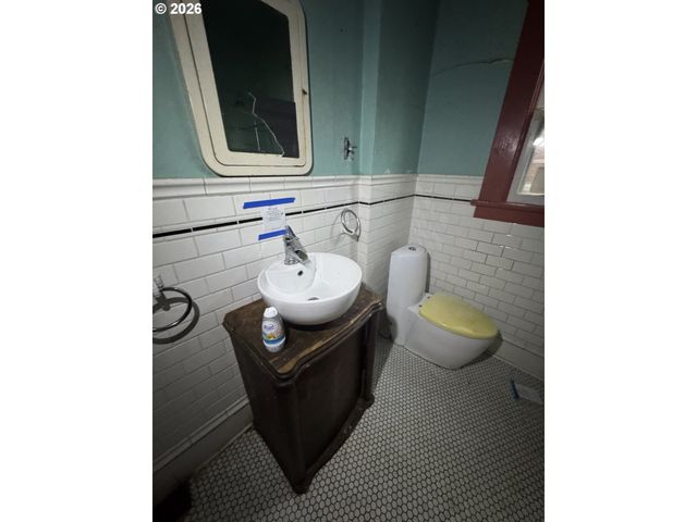 6422 Se CARLTON St, Portland, OR 97206