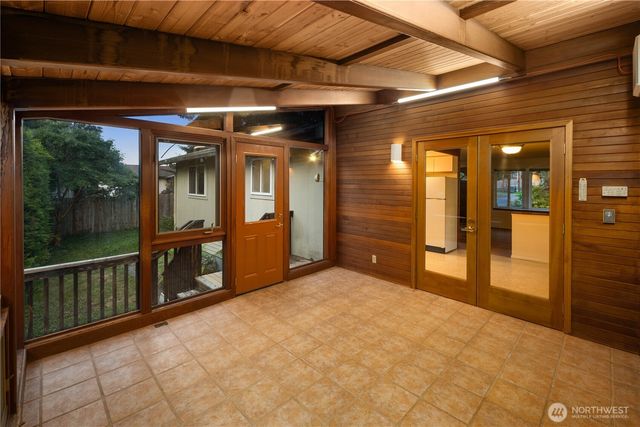 6011 156th Avenue NE, Redmond, WA 98052