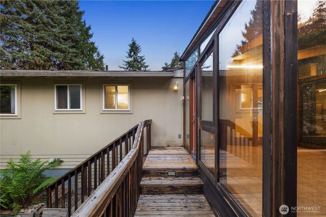 6011 156th Avenue NE, Redmond, WA 98052