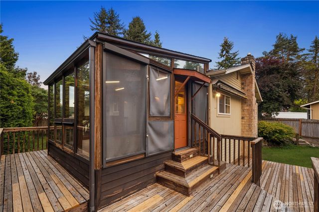 6011 156th Avenue NE, Redmond, WA 98052