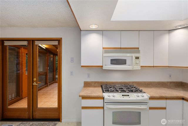 6011 156th Avenue NE, Redmond, WA 98052