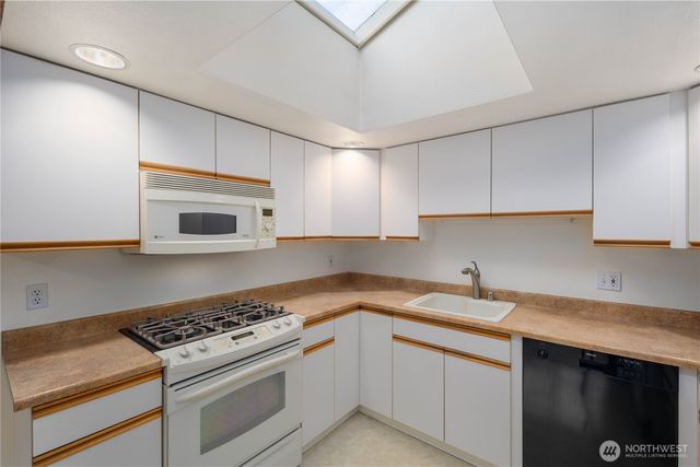 6011 156th Avenue NE, Redmond, WA 98052