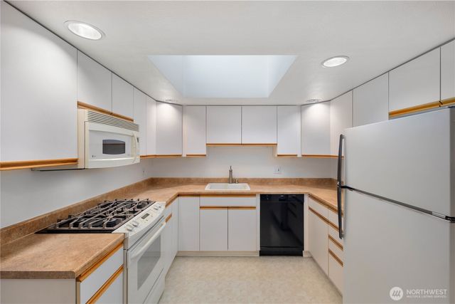 6011 156th Avenue NE, Redmond, WA 98052