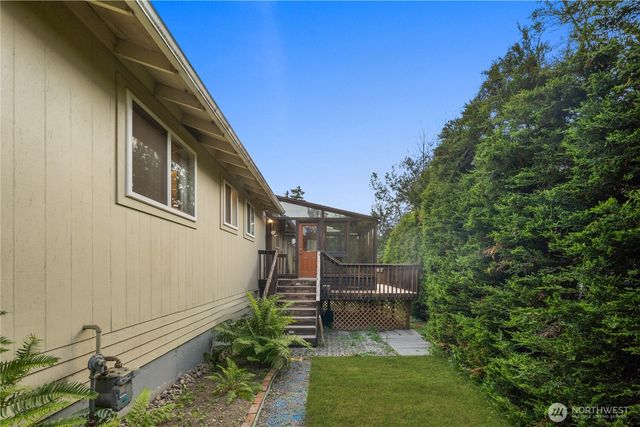 6011 156th Avenue NE, Redmond, WA 98052