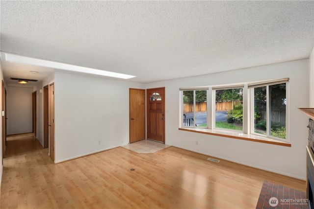6011 156th Avenue NE, Redmond, WA 98052