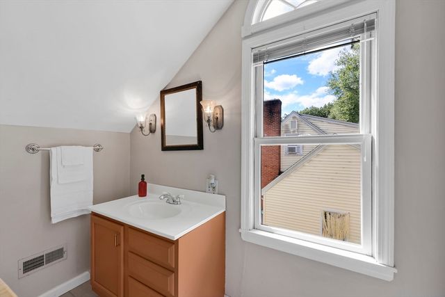 94 Fenimore Blvd, Springfield, MA 01108