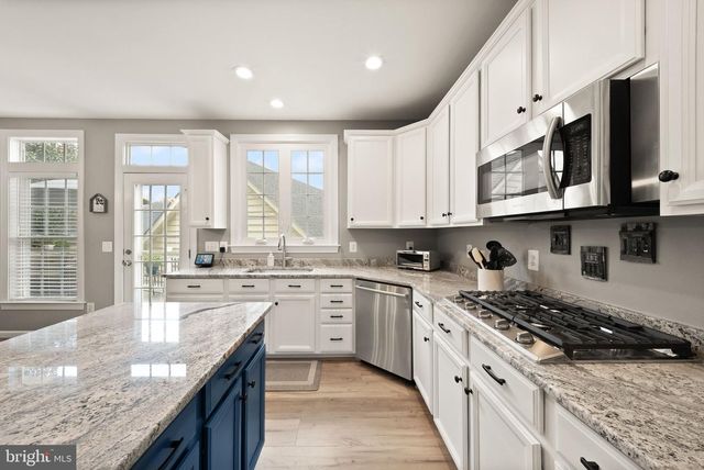 14101 SNICKERSVILLE DR, Gainesville, VA 20155