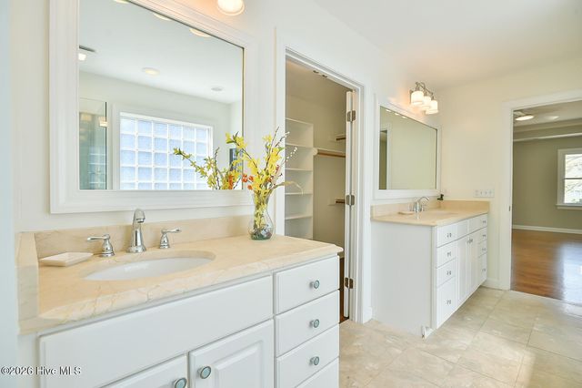 110 Bayview Drive, Chapel Hill, NC 27516