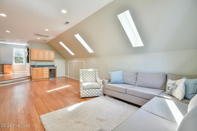 110 Bayview Drive, Chapel Hill, NC 27516