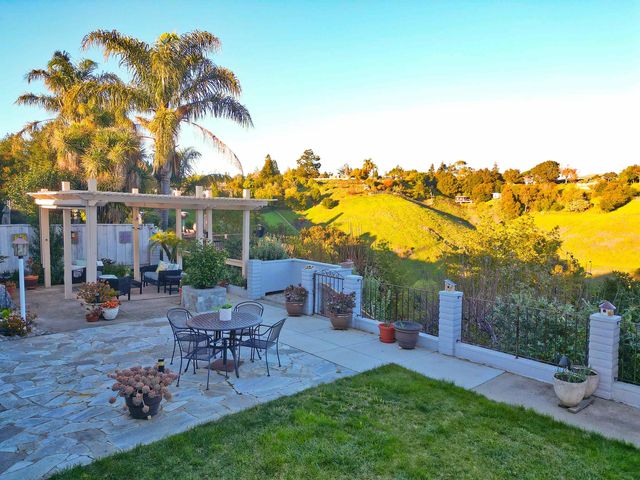 5474 Troost Ct, Castro Valley, CA 94552