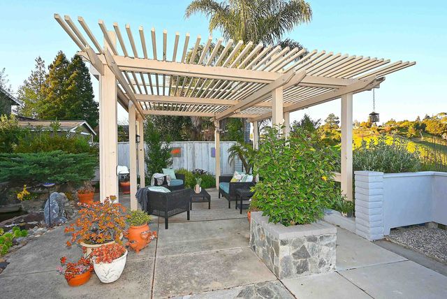 5474 Troost Ct, Castro Valley, CA 94552