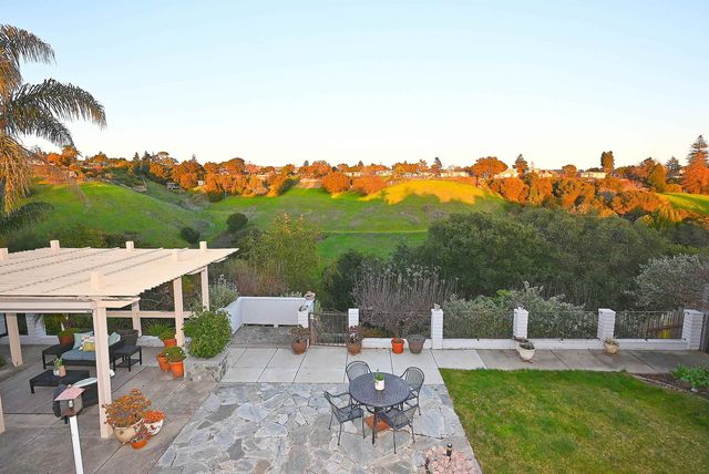 5474 Troost Ct, Castro Valley, CA 94552