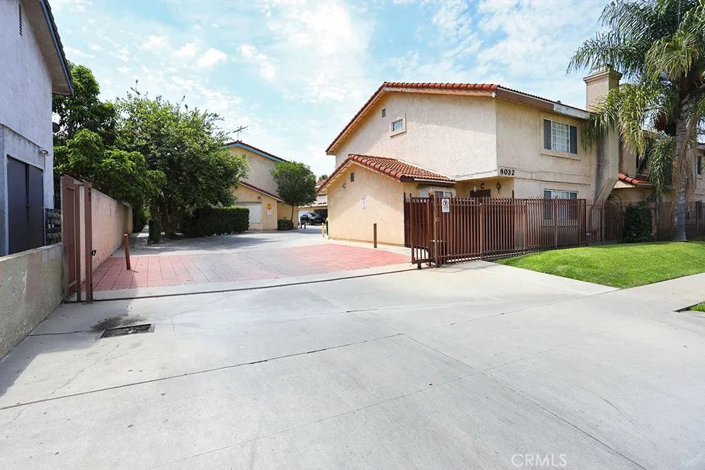 8032 Rose 13, Paramount, CA 90723