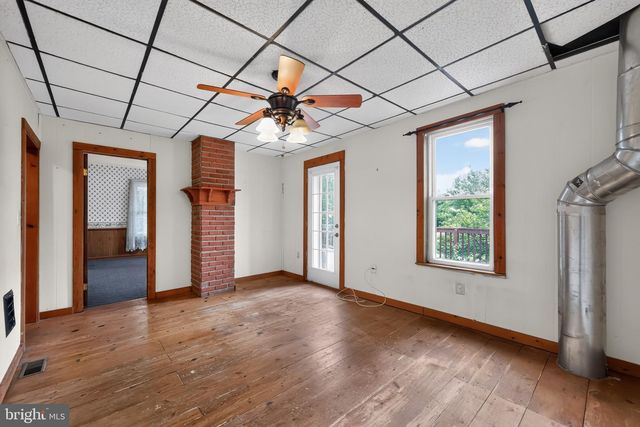27 1ST ST, West Deptford, NJ 08086