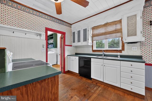 27 1ST ST, West Deptford, NJ 08086