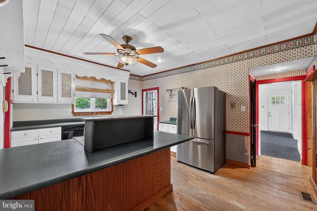 27 1ST ST, West Deptford, NJ 08086