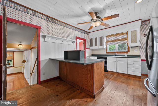 27 1ST ST, West Deptford, NJ 08086