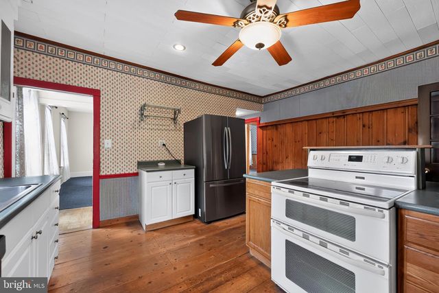 27 1ST ST, West Deptford, NJ 08086