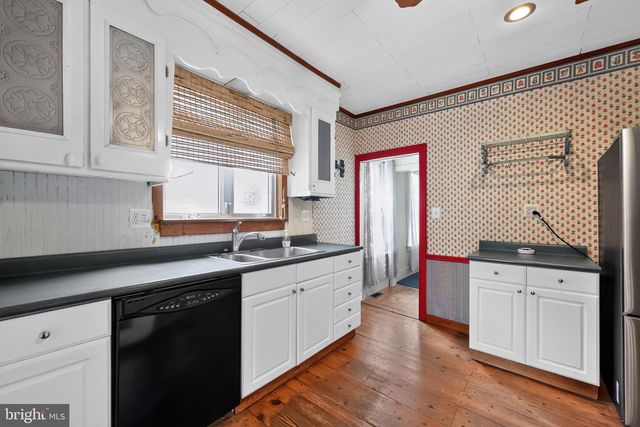 27 1ST ST, West Deptford, NJ 08086