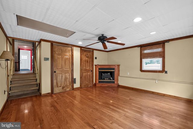 27 1ST ST, West Deptford, NJ 08086
