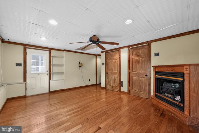 27 1ST ST, West Deptford, NJ 08086