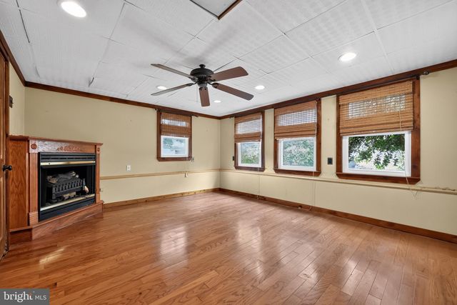 27 1ST ST, West Deptford, NJ 08086