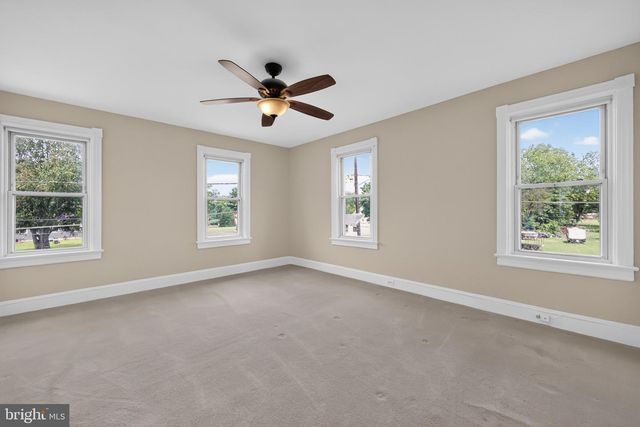 27 1ST ST, West Deptford, NJ 08086