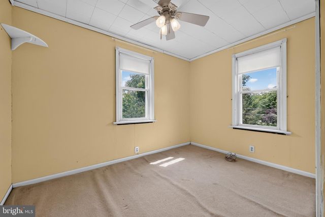 27 1ST ST, West Deptford, NJ 08086