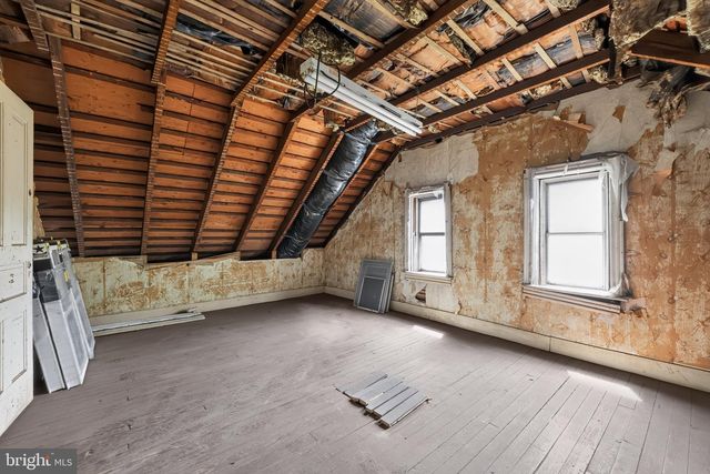 27 1ST ST, West Deptford, NJ 08086