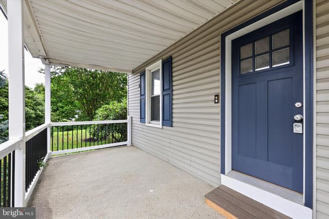 27 1ST ST, West Deptford, NJ 08086