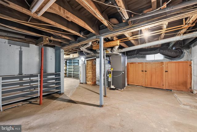 27 1ST ST, West Deptford, NJ 08086