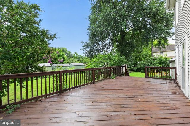 27 1ST ST, West Deptford, NJ 08086