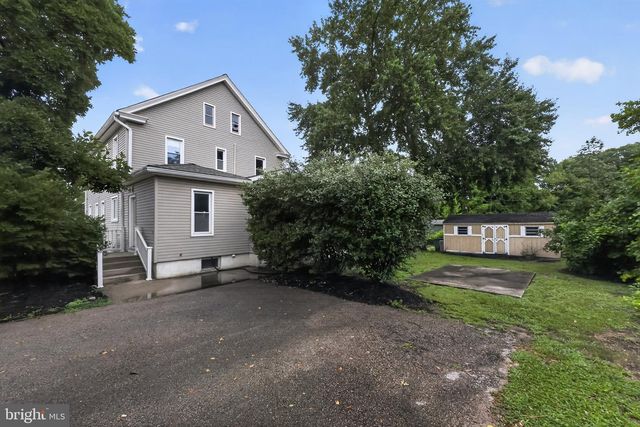 27 1ST ST, West Deptford, NJ 08086
