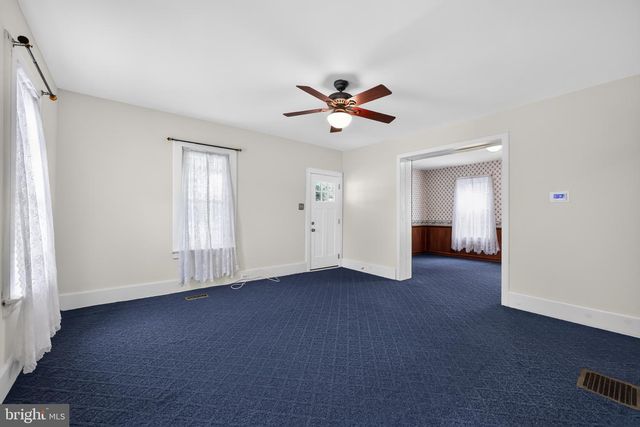 27 1ST ST, West Deptford, NJ 08086
