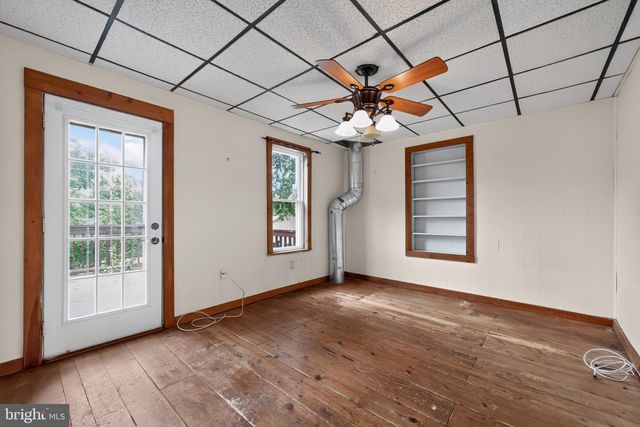 27 1ST ST, West Deptford, NJ 08086