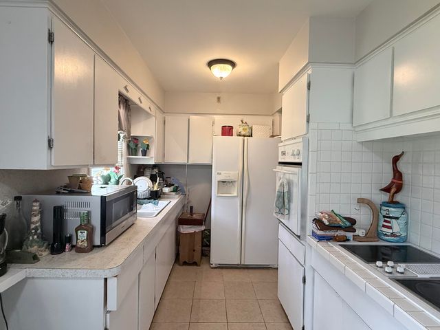 2816 Rolling Hill Avenue, Portage, MI 49024