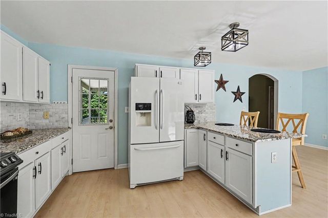 392 Cove Wood Drive, Denton, NC 27239